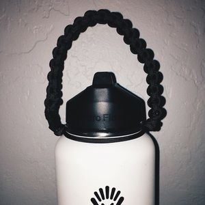 HYDROFLASK PARACORD HANDLE